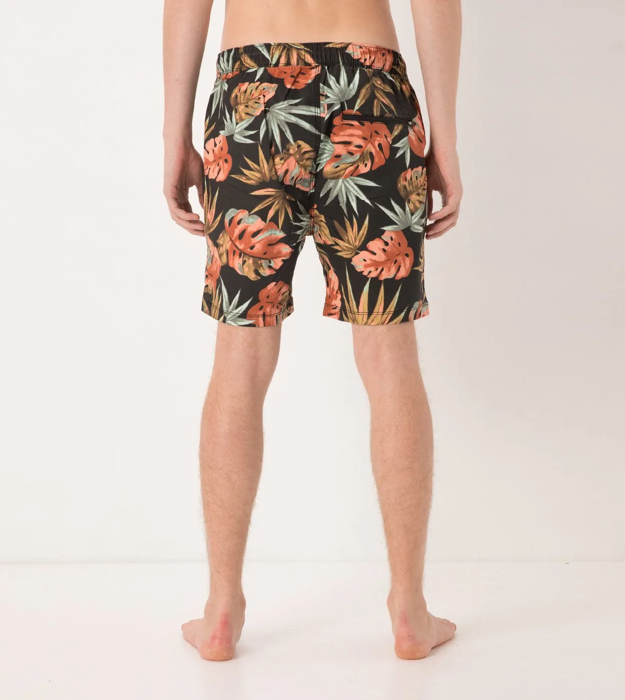 Forage Laguna Short Washed Black