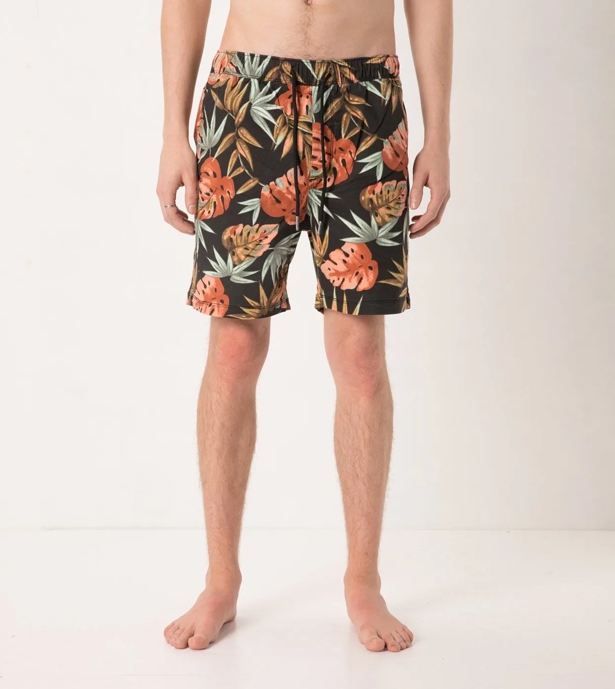 Forage Laguna Short Washed Black